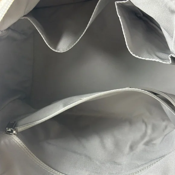 CHANEL Ivory Quilted Tote Bag - Picture 15 of 16